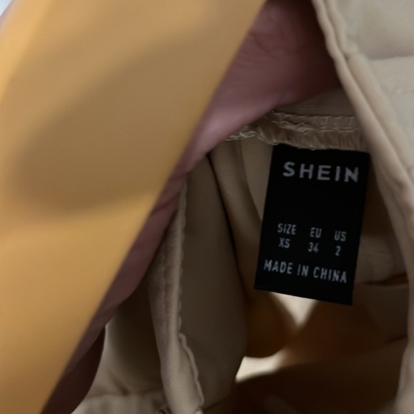 Boxy Pleated Skirt - Picture 8 of 8